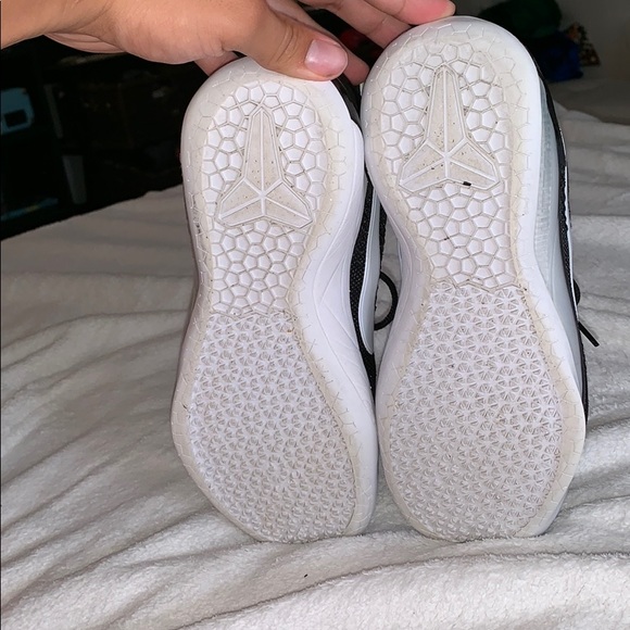 Men’s Nike Kobe AD Black White - Picture 3 of 5